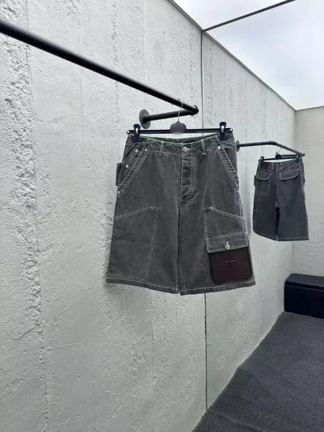 Dior Shorts Cargo product detail image 2