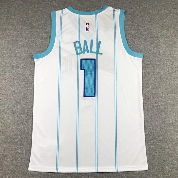 Mitchell & Ness Charlotte Hornets 1992-93 Larry Johnson Throwback Jersey Purple - 12