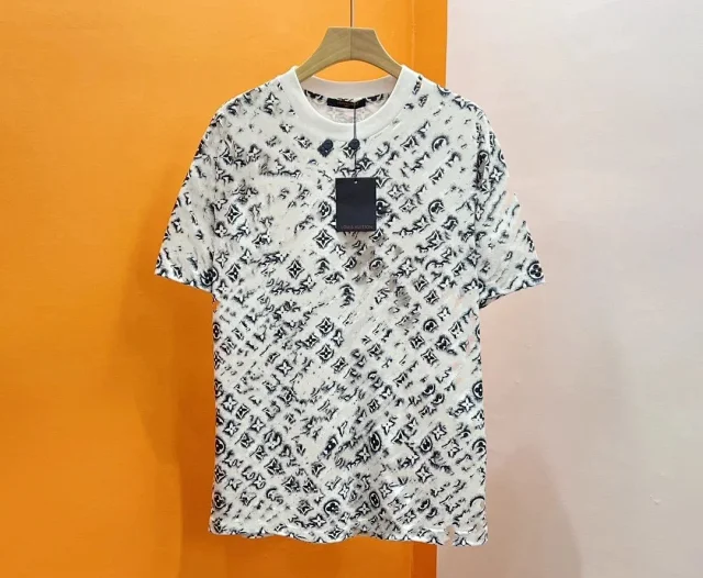Louis Vuitton T-Shirts Short-Sleeve Graphic Crewneck product detail image 1