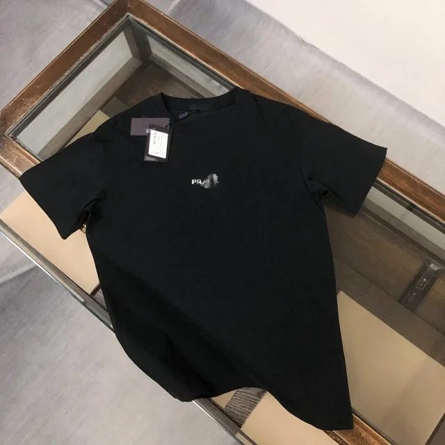 Prada T-Shirts Short-Sleeve Logo Graphic T-Shirt product detail image 13