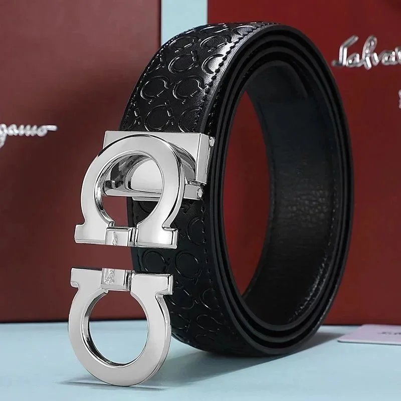 Horseshoe patterned silver buckle