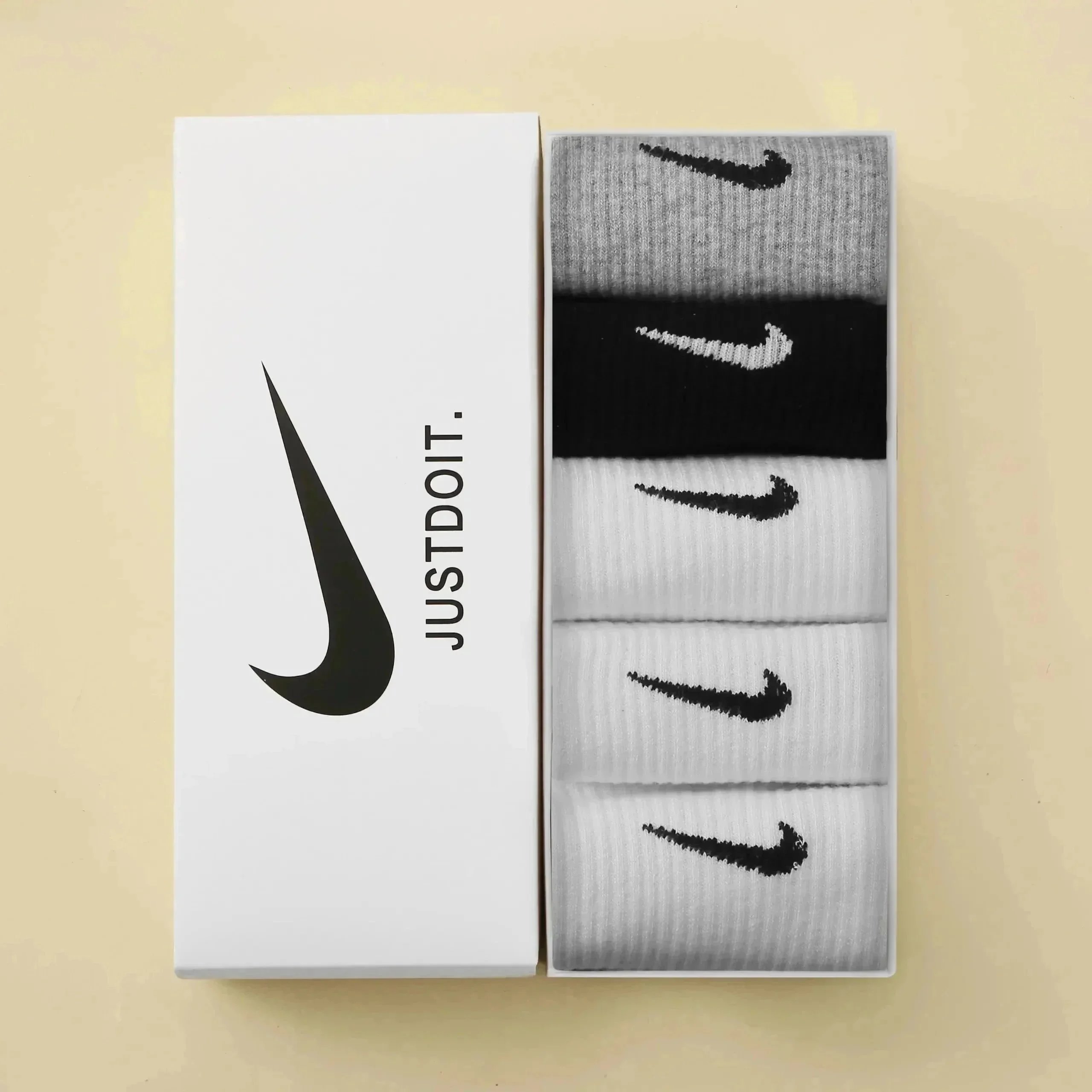 5 pairs【3white+lgrey+1black】