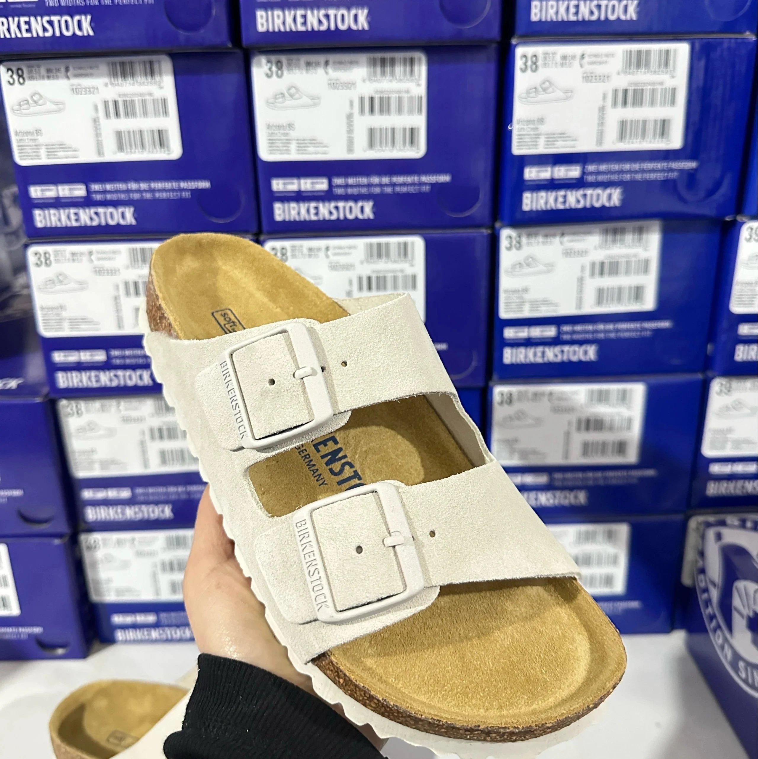 Double button retro white