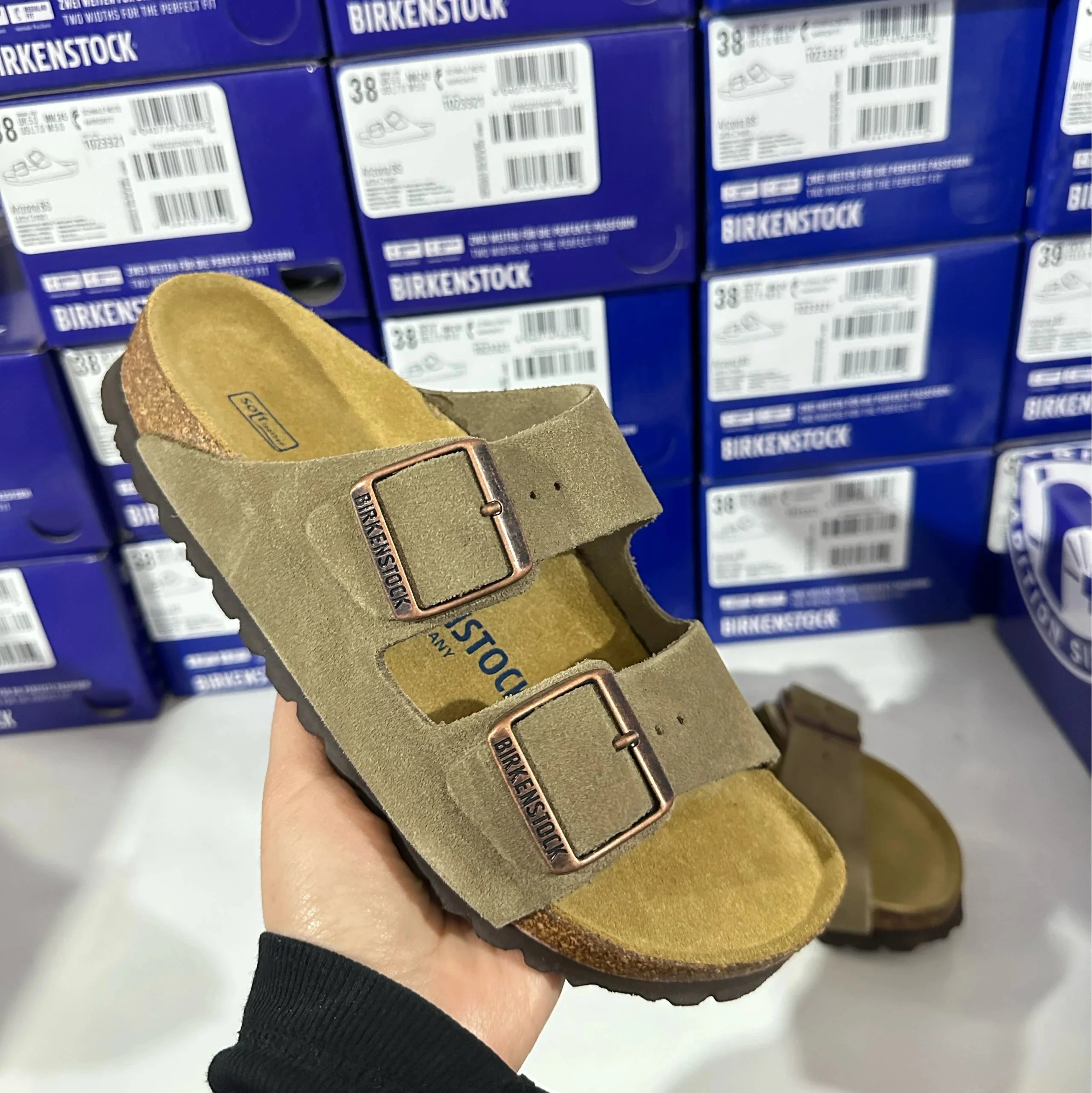 Double buckle gray brown