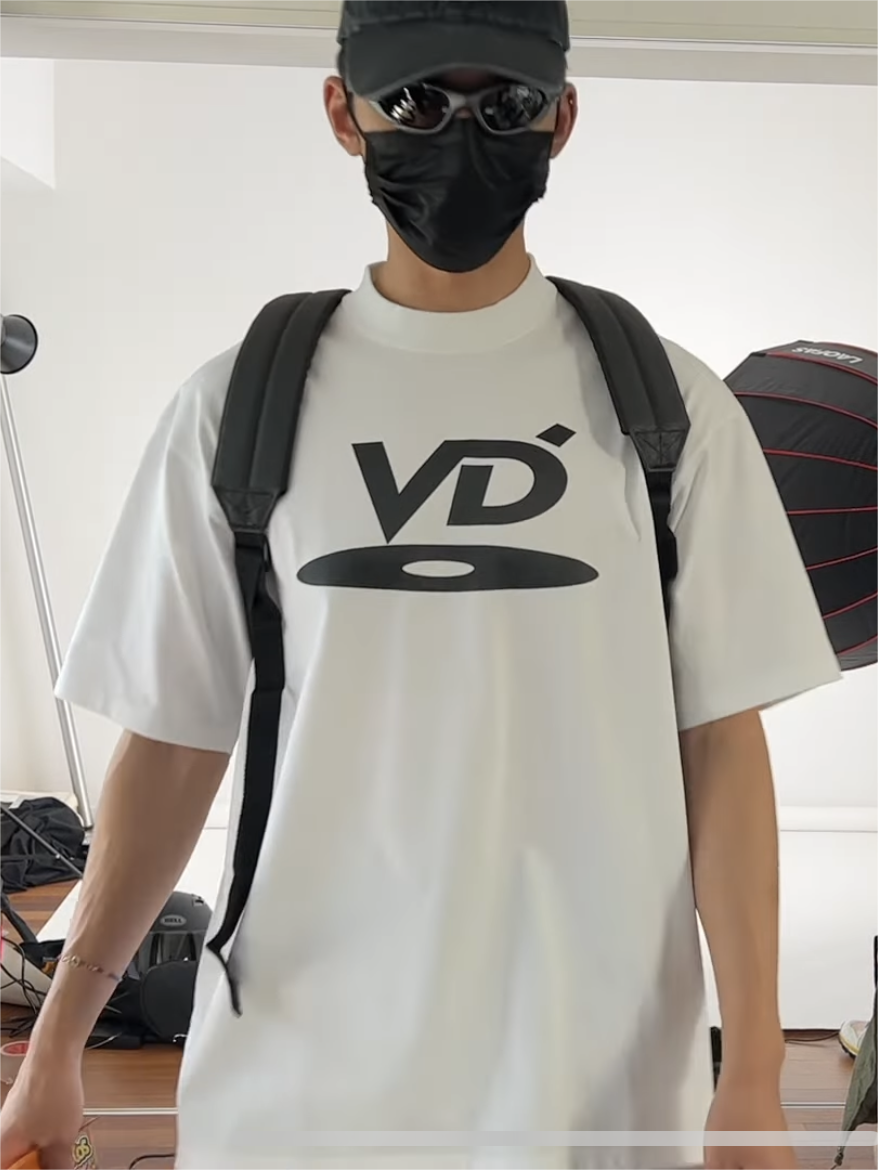 Velja Dé Vinyl Disc Logo Black T-Shirt - 18