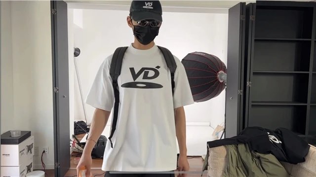 Velja Dé Vinyl Disc Logo Black T-Shirt - 23