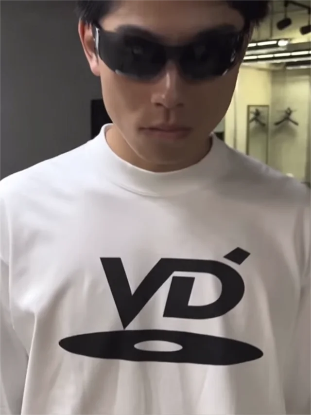Vuja Dé T-Shirts VD logo print product detail image 14