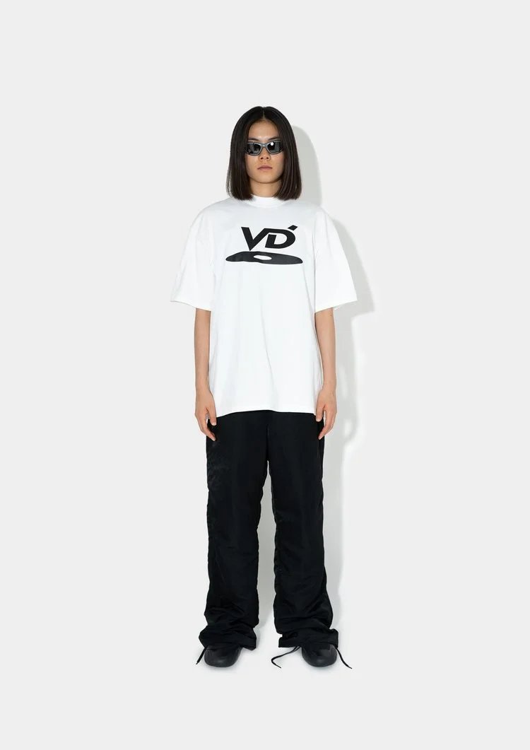 Velja Dé Vinyl Disc Logo Black T-Shirt - 13