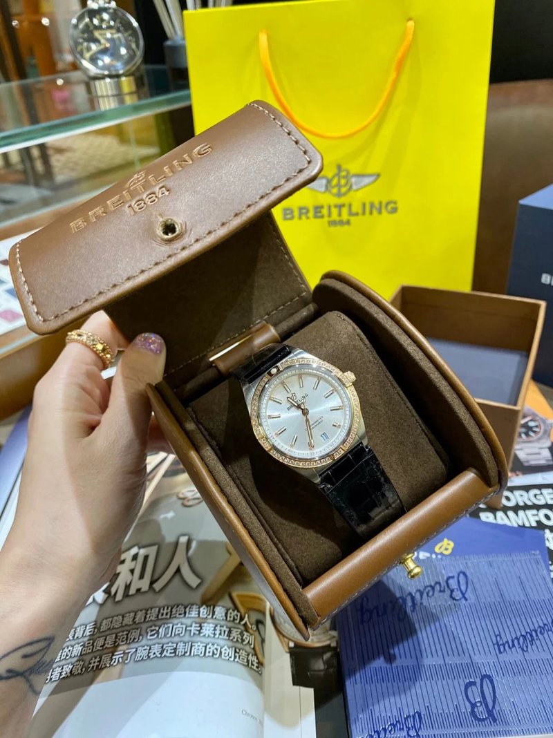 Watch from Three-legged