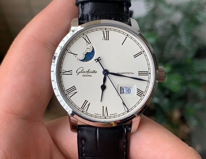 Watch from Three-legged