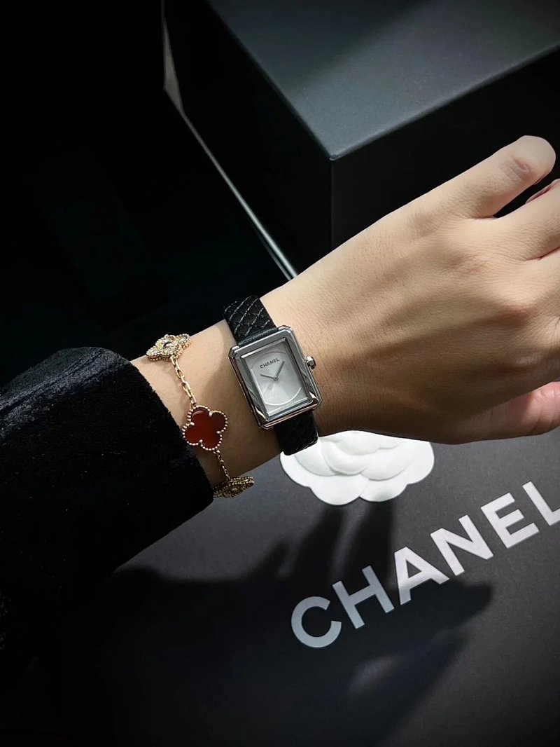 Chanel Boy Friend 27.9 21.5 6.2