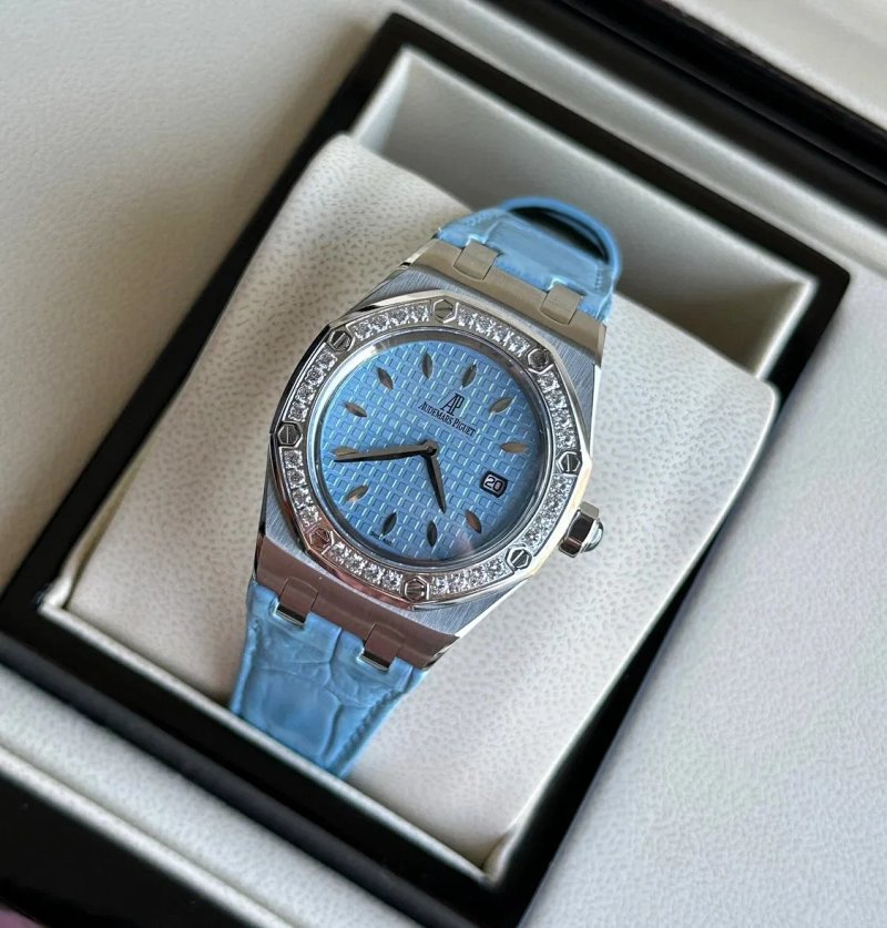 Watch from Three-legged