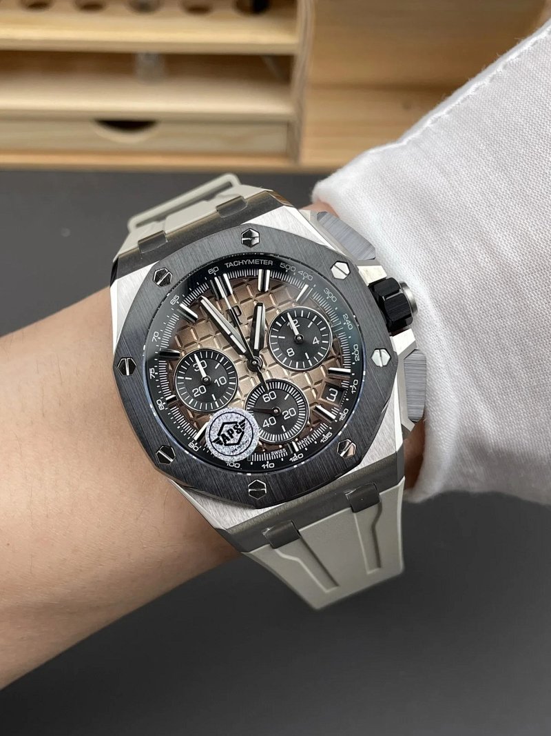 Watch from Three-legged