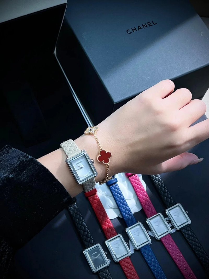 Chanel Boy Friend 27.9 21.5 6.2