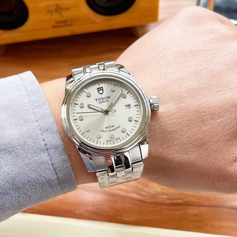 Watch from Three-legged
