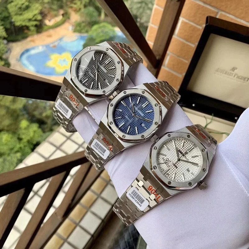 Watch from Three-legged