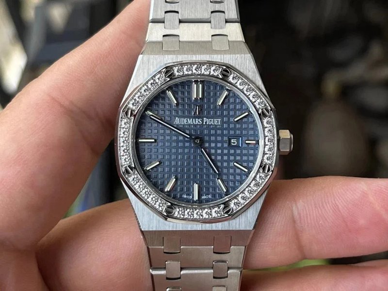 Watch from Three-legged