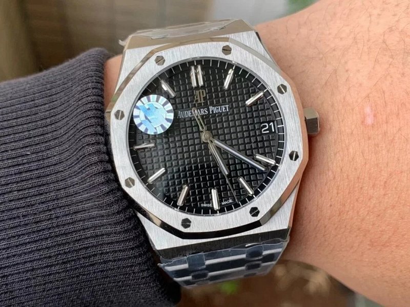 Watch from Three-legged