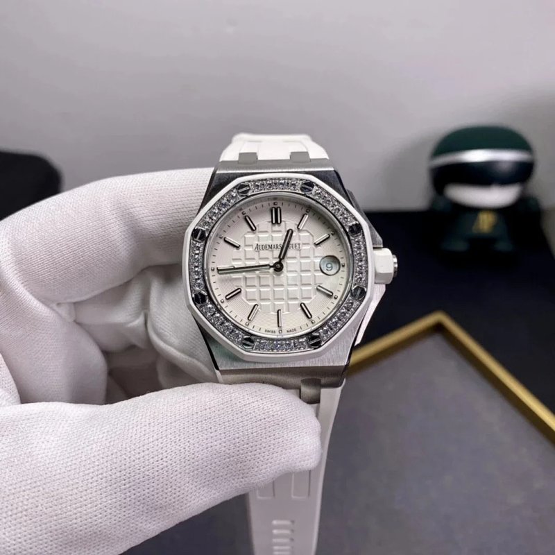 Watch from Three-legged