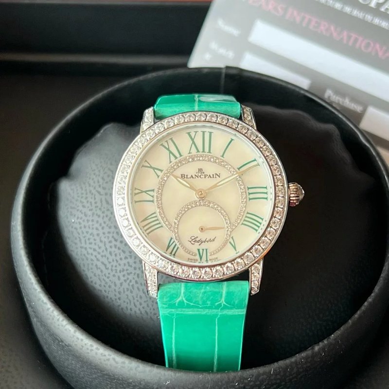 Watch from Three-legged