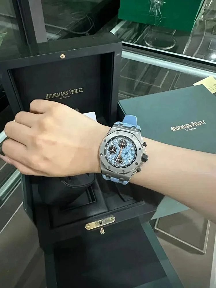 Watch from Three-legged