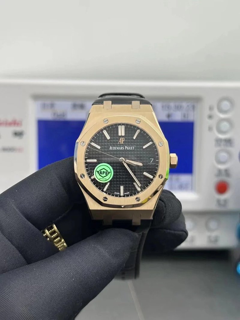 Watch from Three-legged
