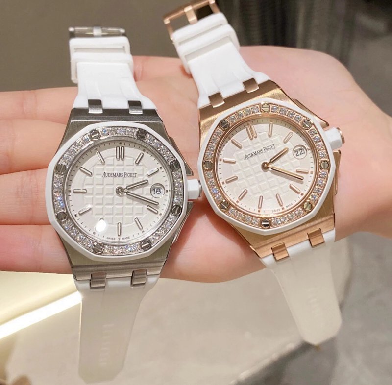 Watch from Three-legged