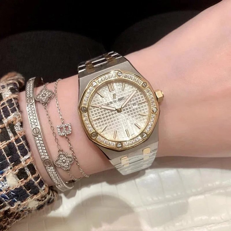 Watch from Three-legged