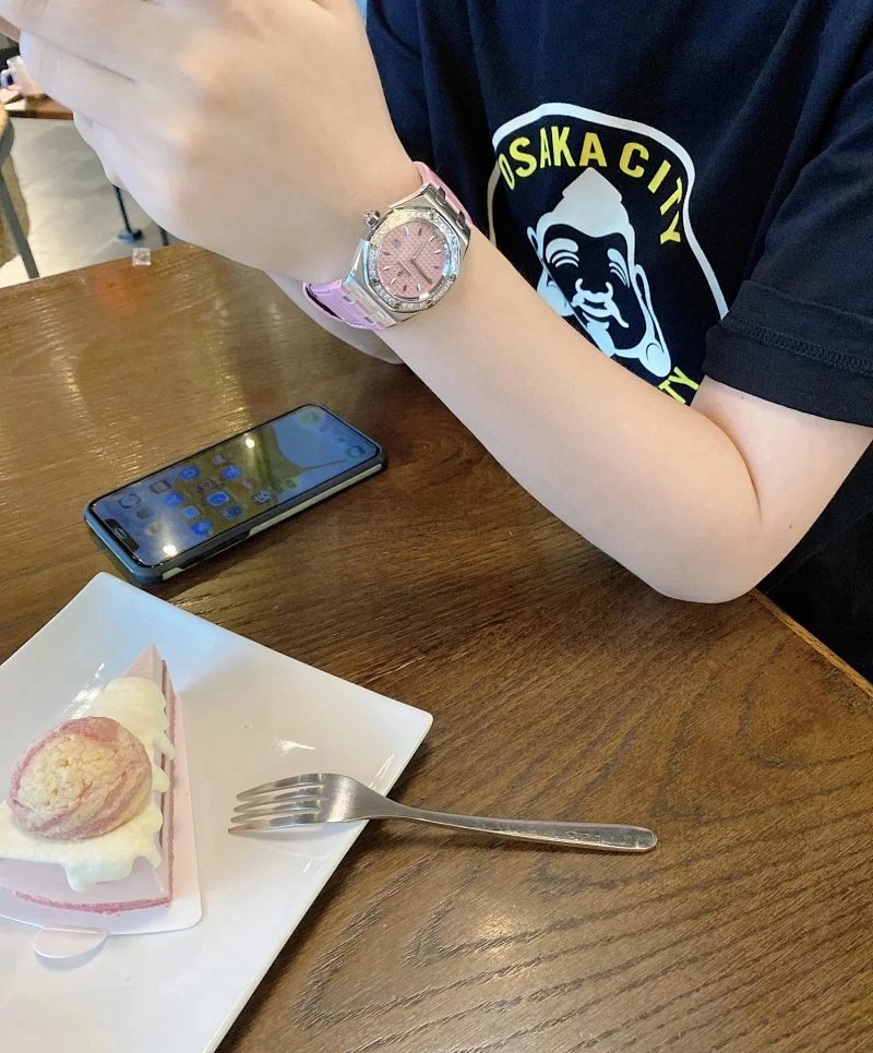 Watch from Three-legged
