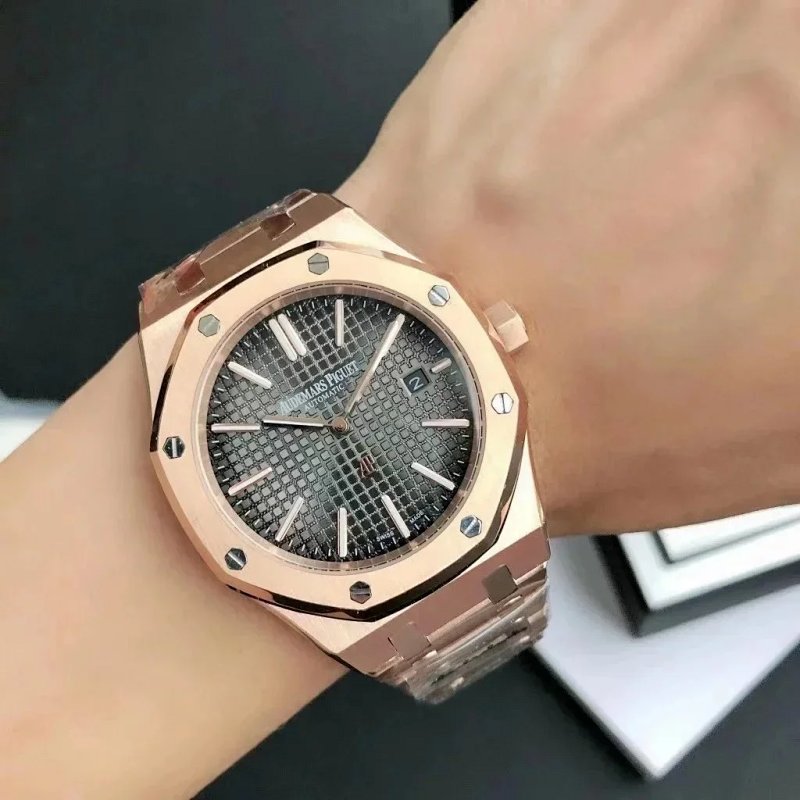 Watch from Three-legged
