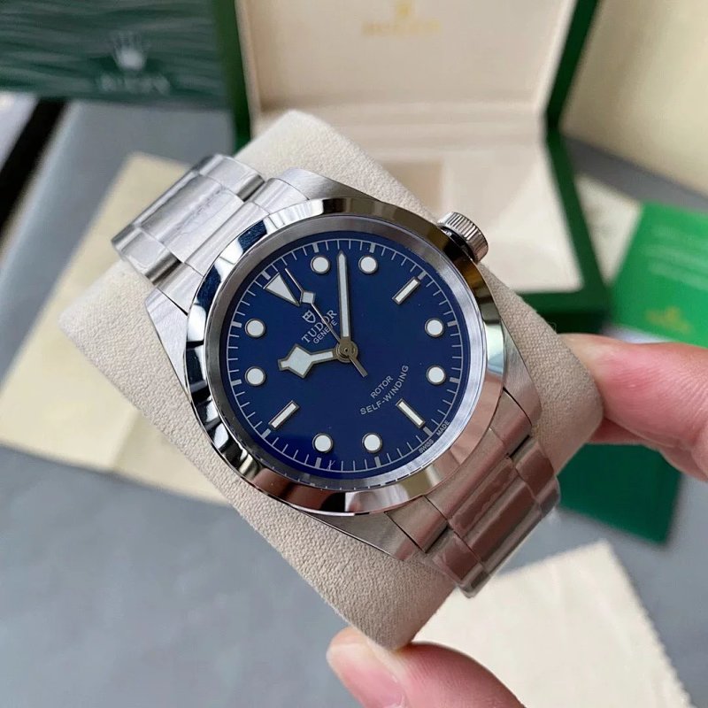 Watch from Three-legged
