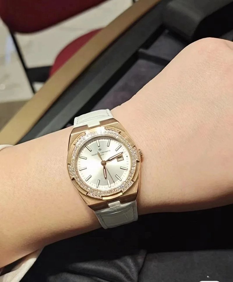 Watch from Three-legged