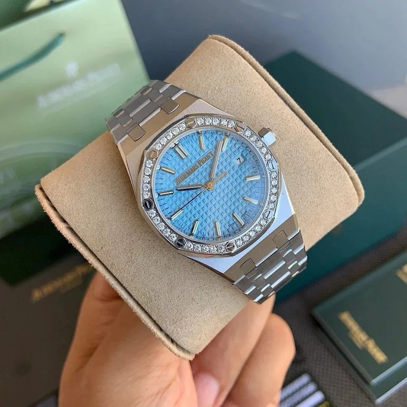 Watch from Three-legged