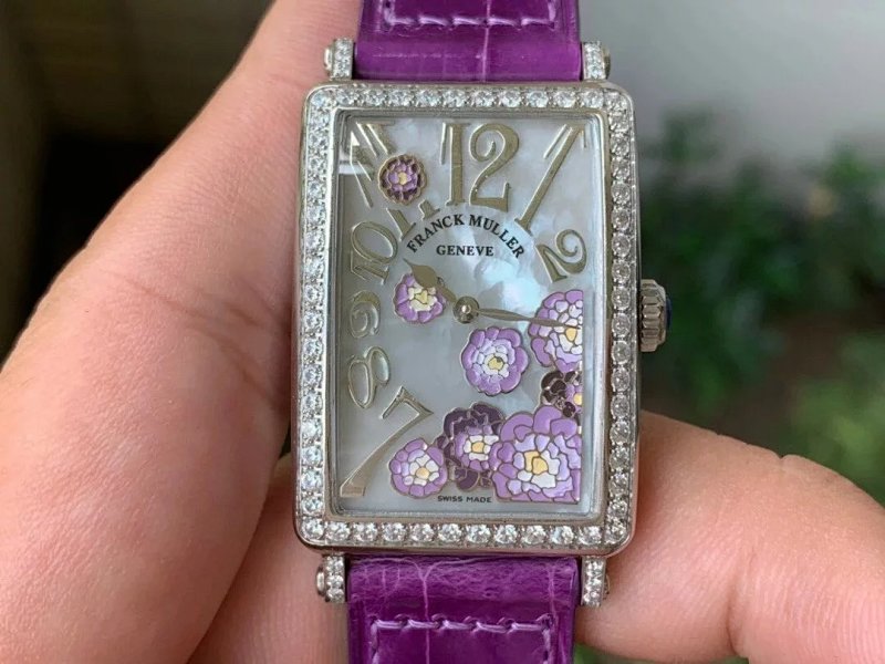 Watch from Three-legged