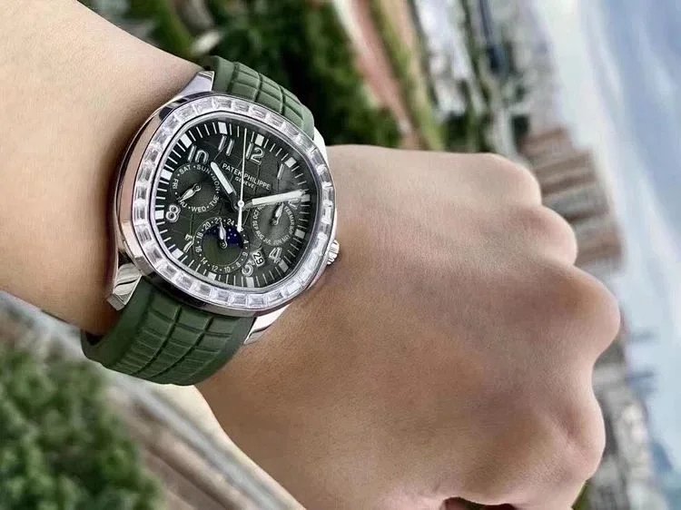 Watch from Three-legged