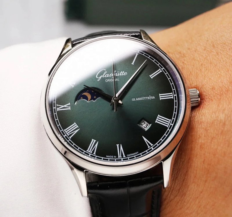 Watch from Three-legged