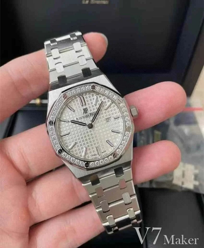 Watch from Three-legged