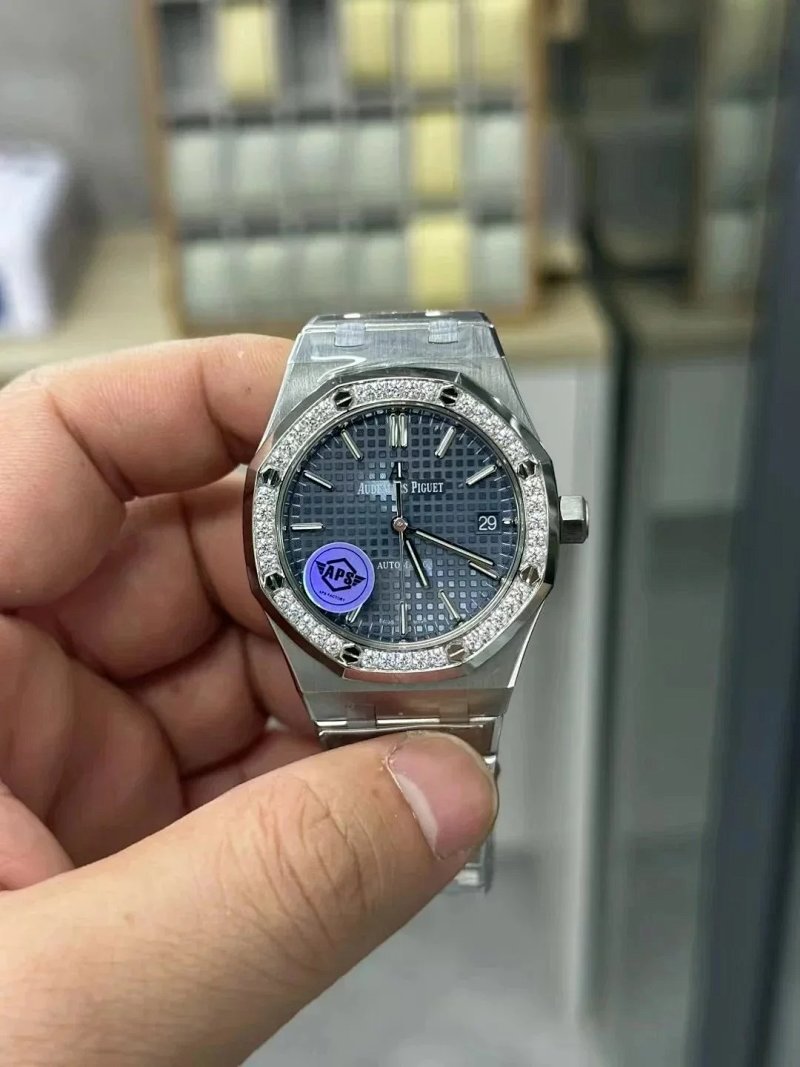 Watch from Three-legged