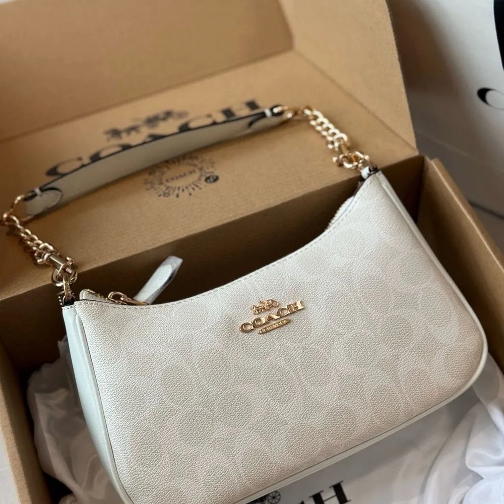 Glacier White + Gift Box