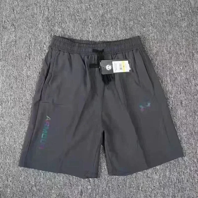 灰色短裤