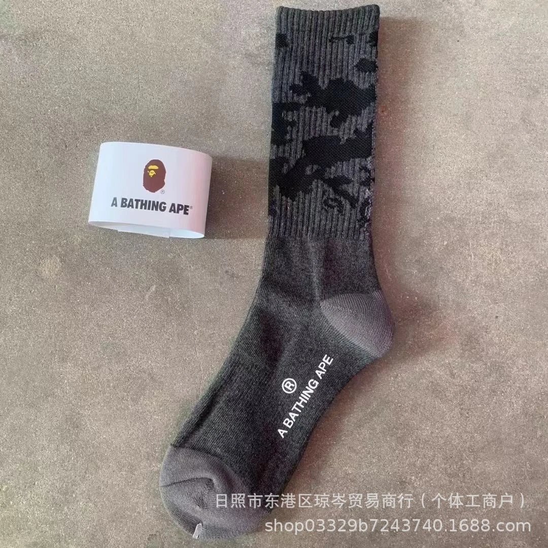 A Bathing Ape Socks Striped logo crew — Gray camouflage