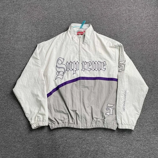 Supreme Hoodies & Sweatshirts Logo Hoodie with Contrast Stitching product detail image 24