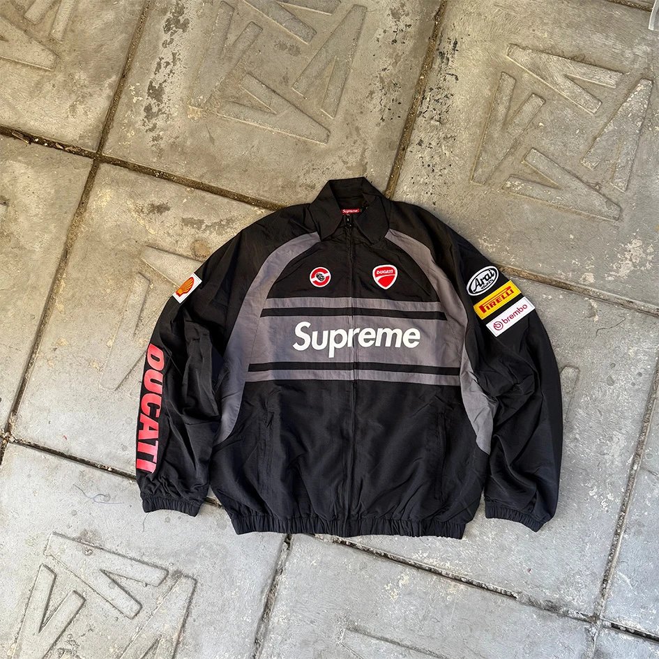 Supreme Hoodies & Sweatshirts Logo Hoodie with Contrast Stitching — Black/Truck Driver Jacket