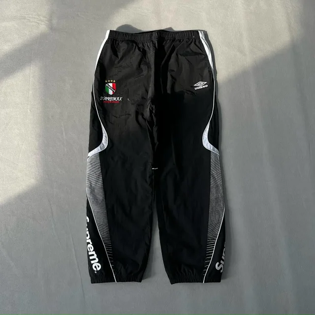 Supreme Hoodies & Sweatshirts Logo Hoodie with Contrast Stitching product detail image 17