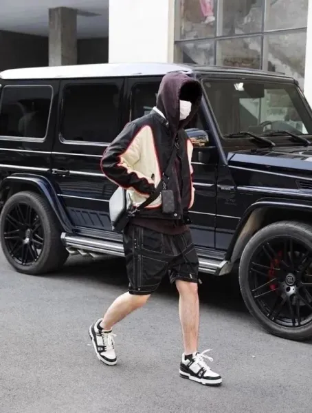 Louis Vuitton Trainer Low White and Black Sneakers - 4