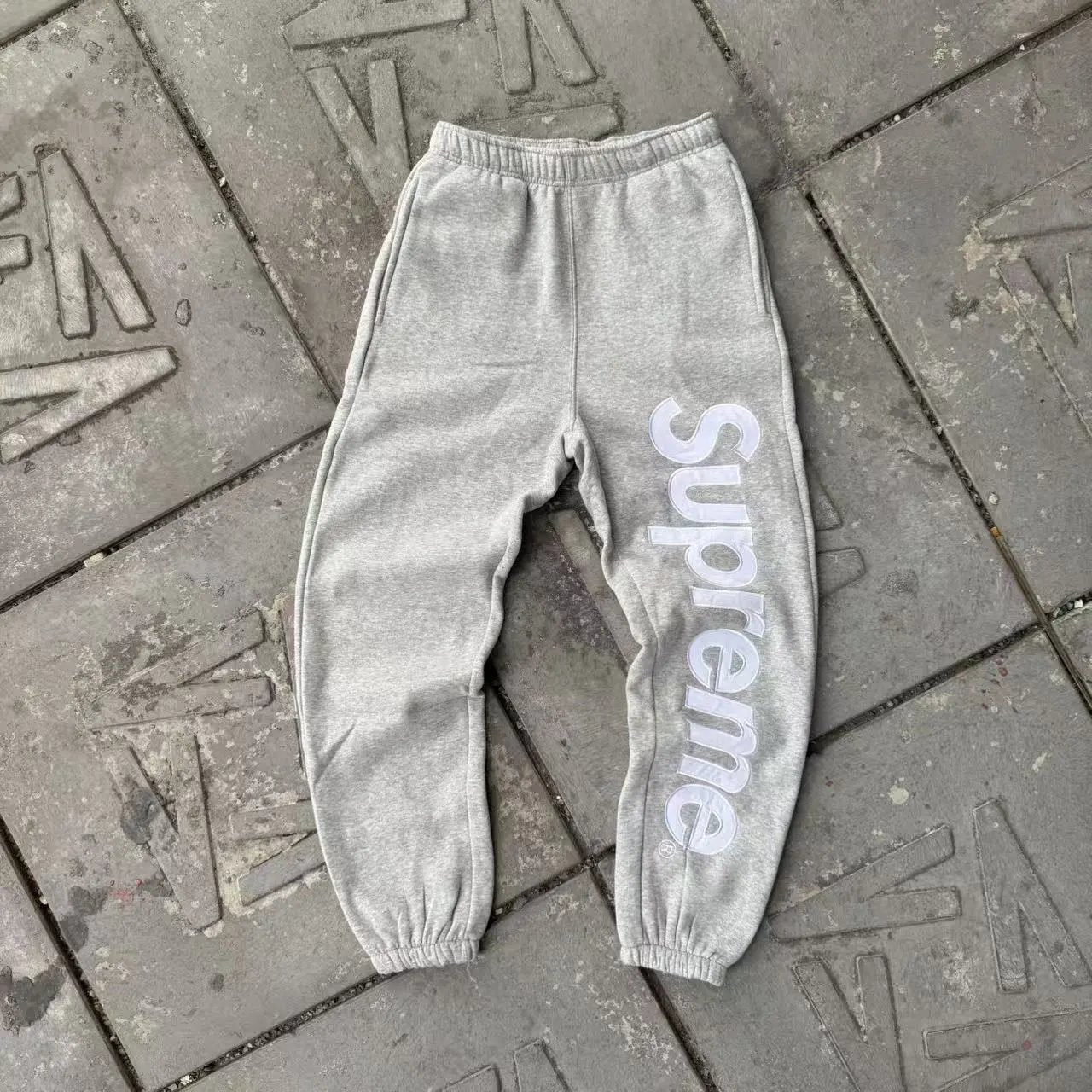 Supreme Hoodies & Sweatshirts Logo Hoodie with Contrast Stitching — Gray/Big-Label Sweatpants