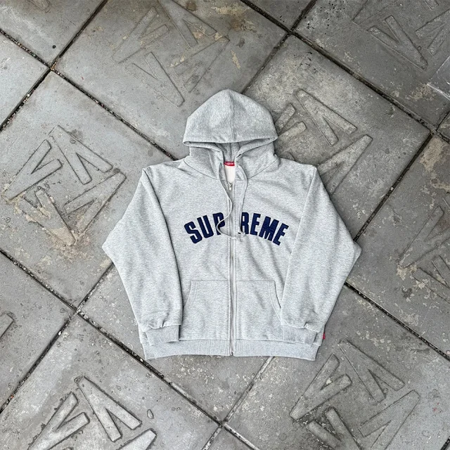 Supreme Hoodies & Sweatshirts Logo Hoodie with Contrast Stitching product detail image 31