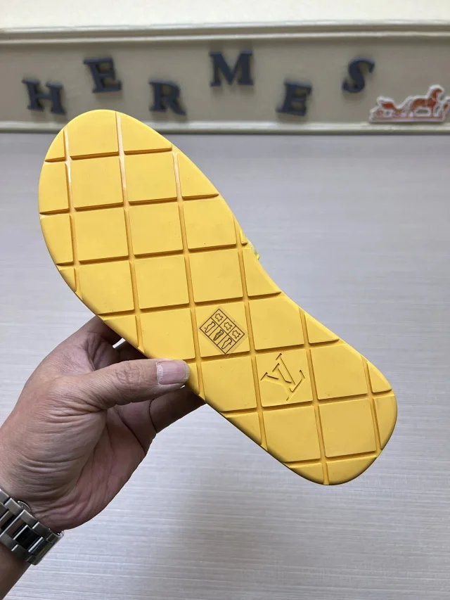 Louis Vuitton Slippers Monogram Slide product detail image 4