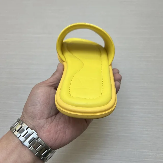 Louis Vuitton Slippers Monogram Slide product detail image 2