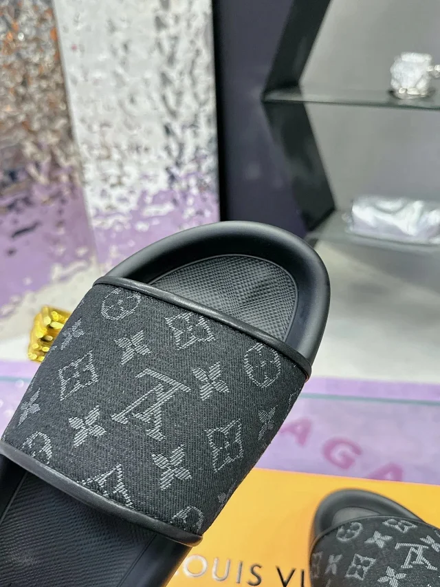Louis Vuitton Slippers Monogram Slide product detail image 7
